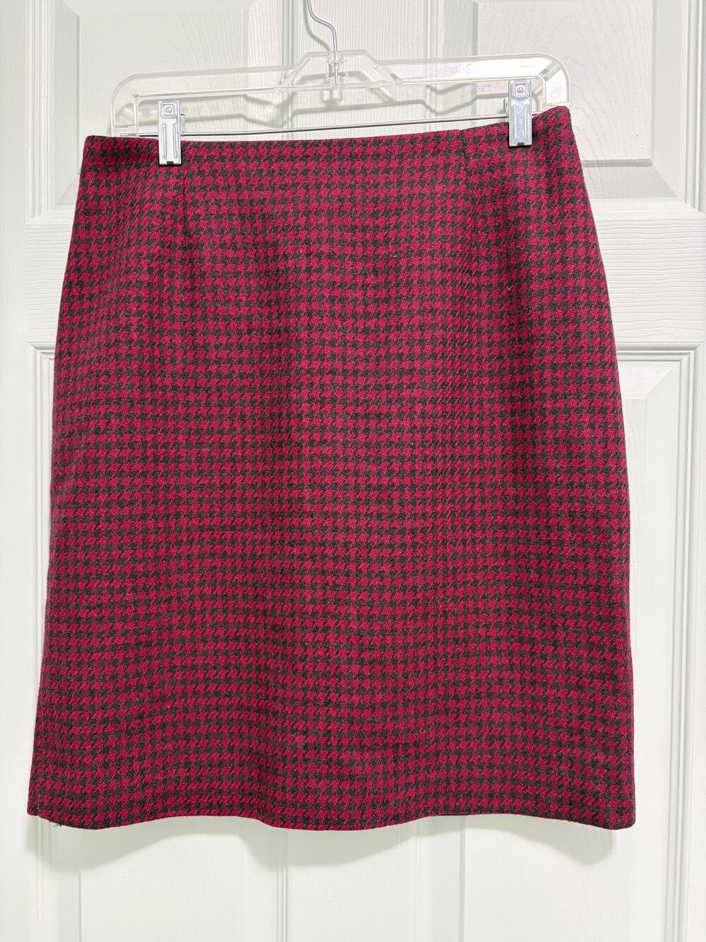 Ann Taylor Red & black houndstooth skirt
